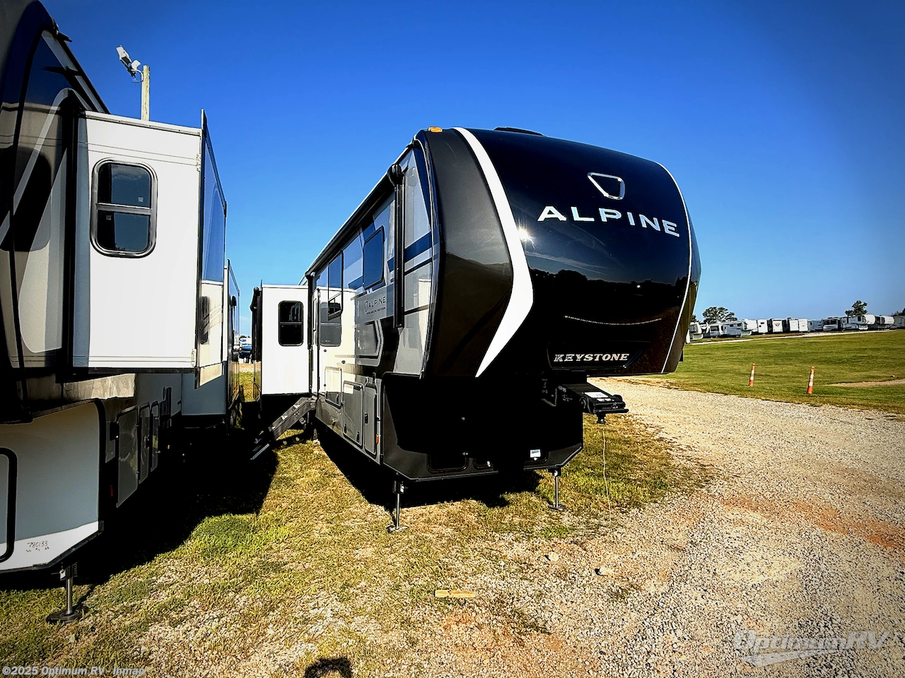 New 2026 Keystone Alpine Avalanche Edition 379MB available in Inman, South Carolina