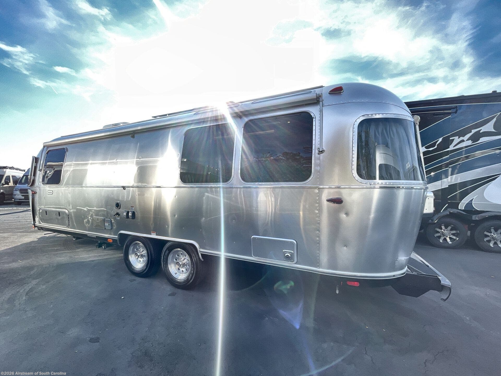 New 2026 Airstream Globetrotter 27FB Twin available in Lexington, South Carolina