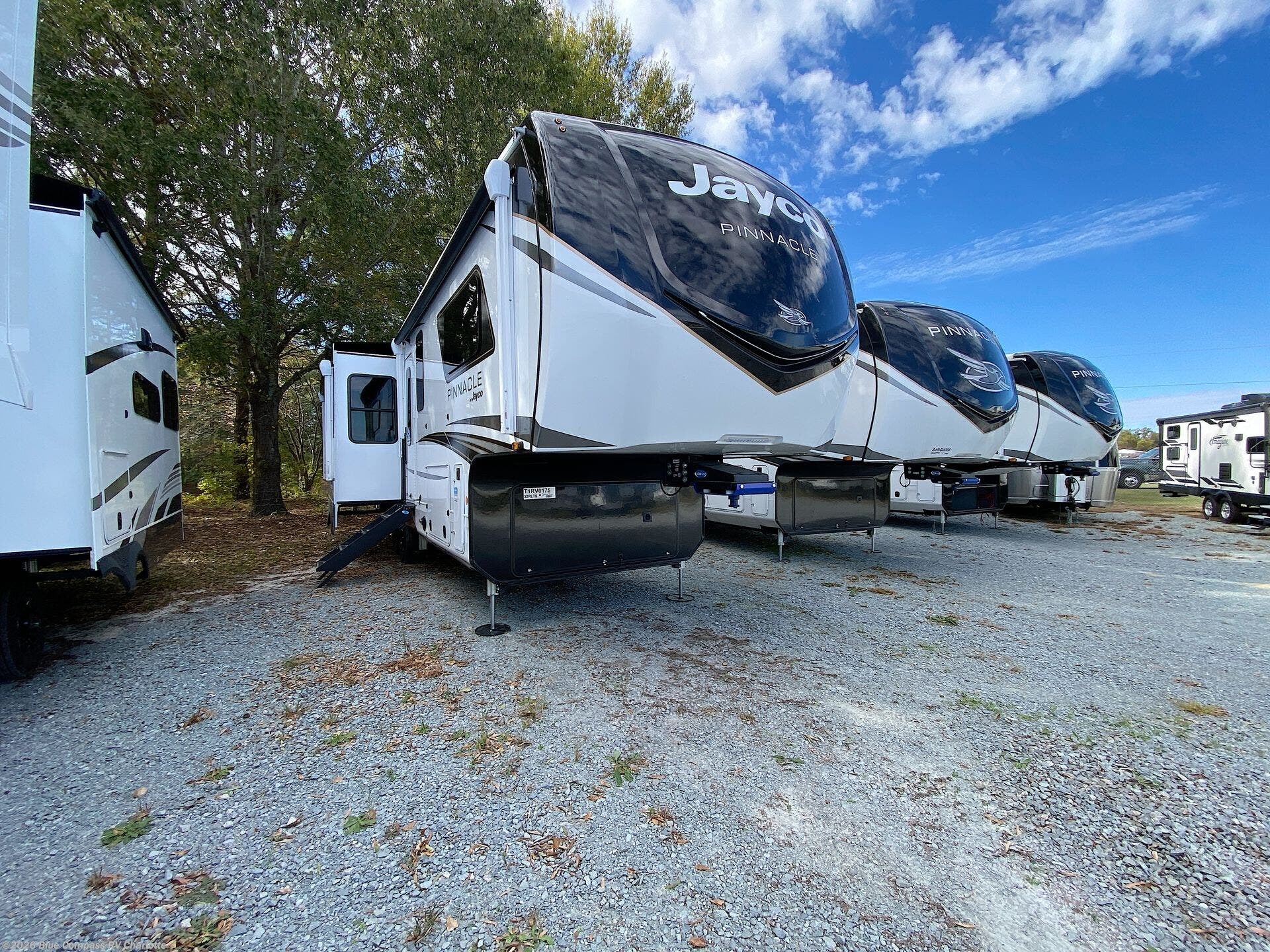 New 2026 Jayco Pinnacle 32RLTS available in Concord, North Carolina