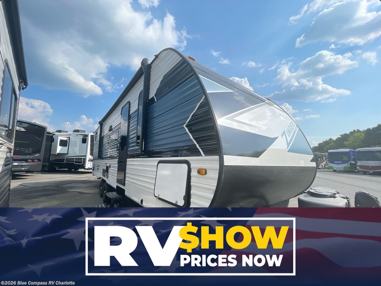 Used 2025  CrossRoads Zinger Lite 290QB by CrossRoads from Blue Compass RV Charlotte in Concord, NC