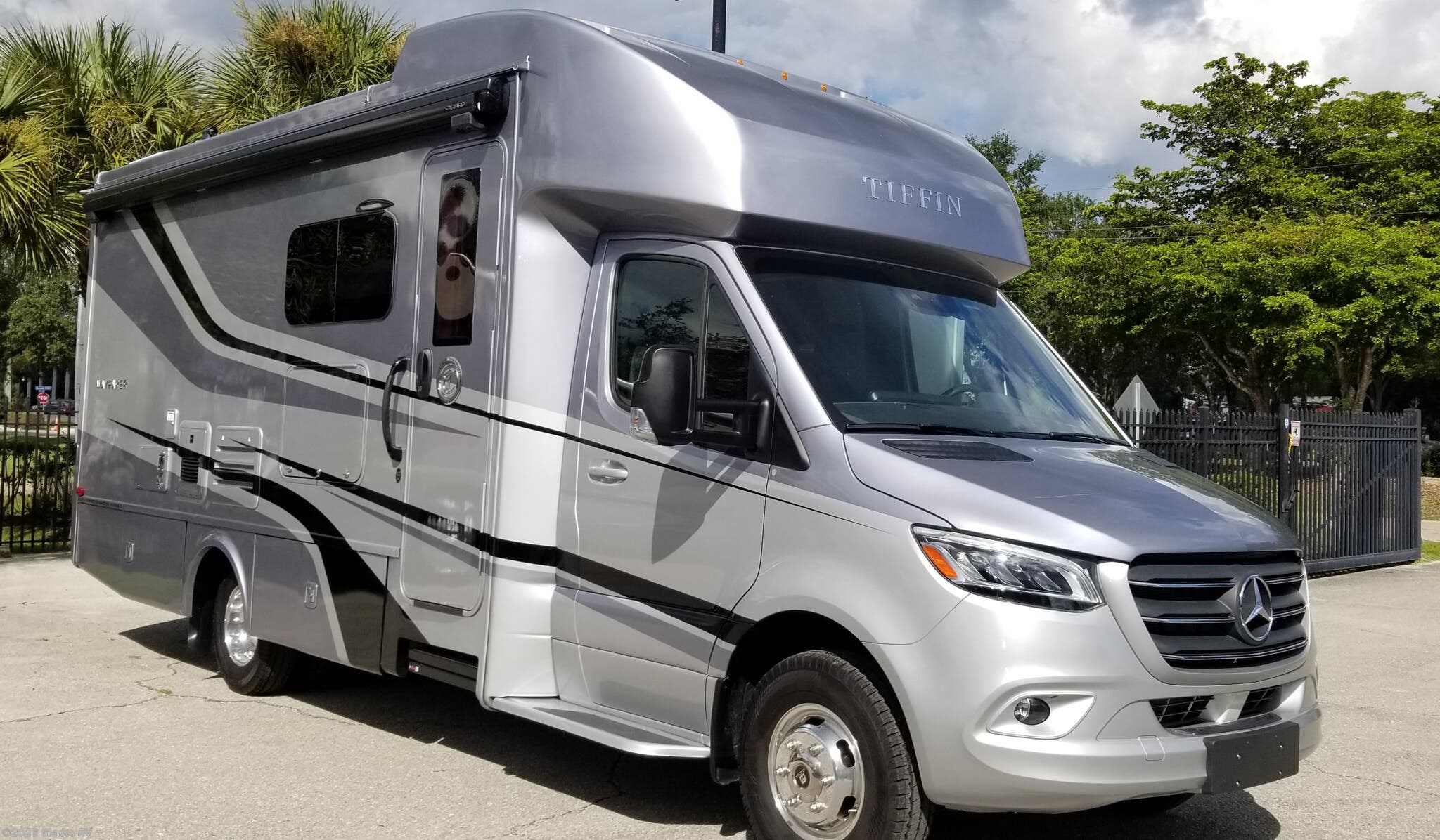 Used 2021  Tiffin Wayfarer 25 RW by Tiffin from Glades RV in Fort Myers, FL