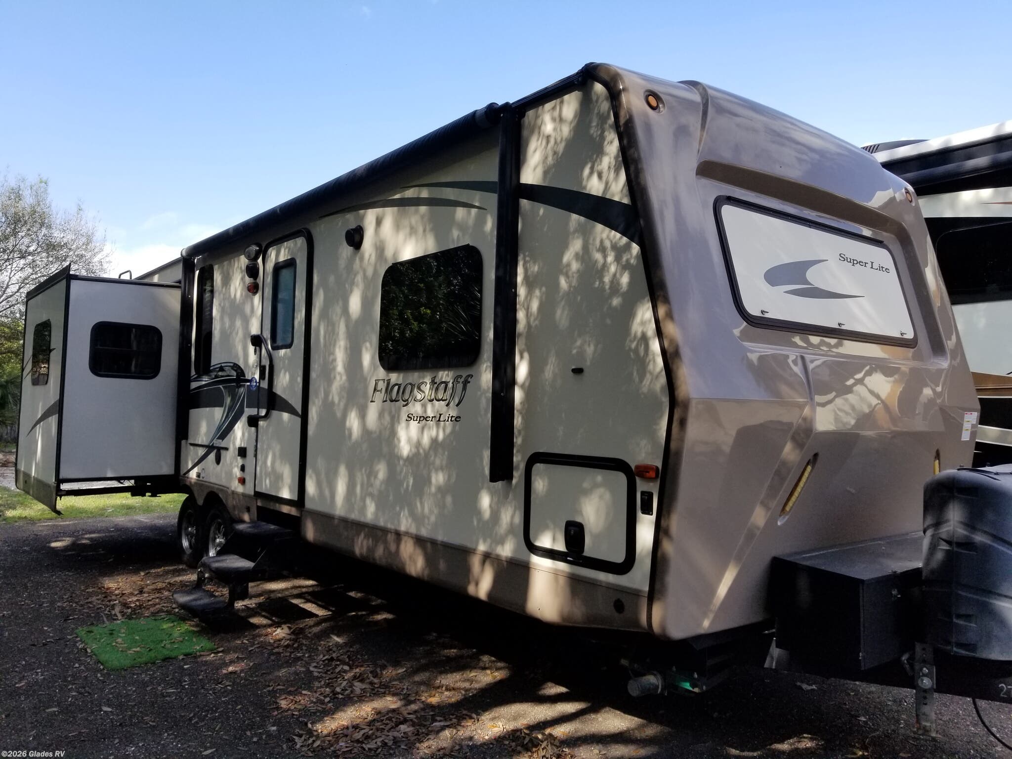 Used 2015  Forest River Flagstaff Classic Super Lite 27RLWS by Forest River from Glades RV in Fort Myers, FL