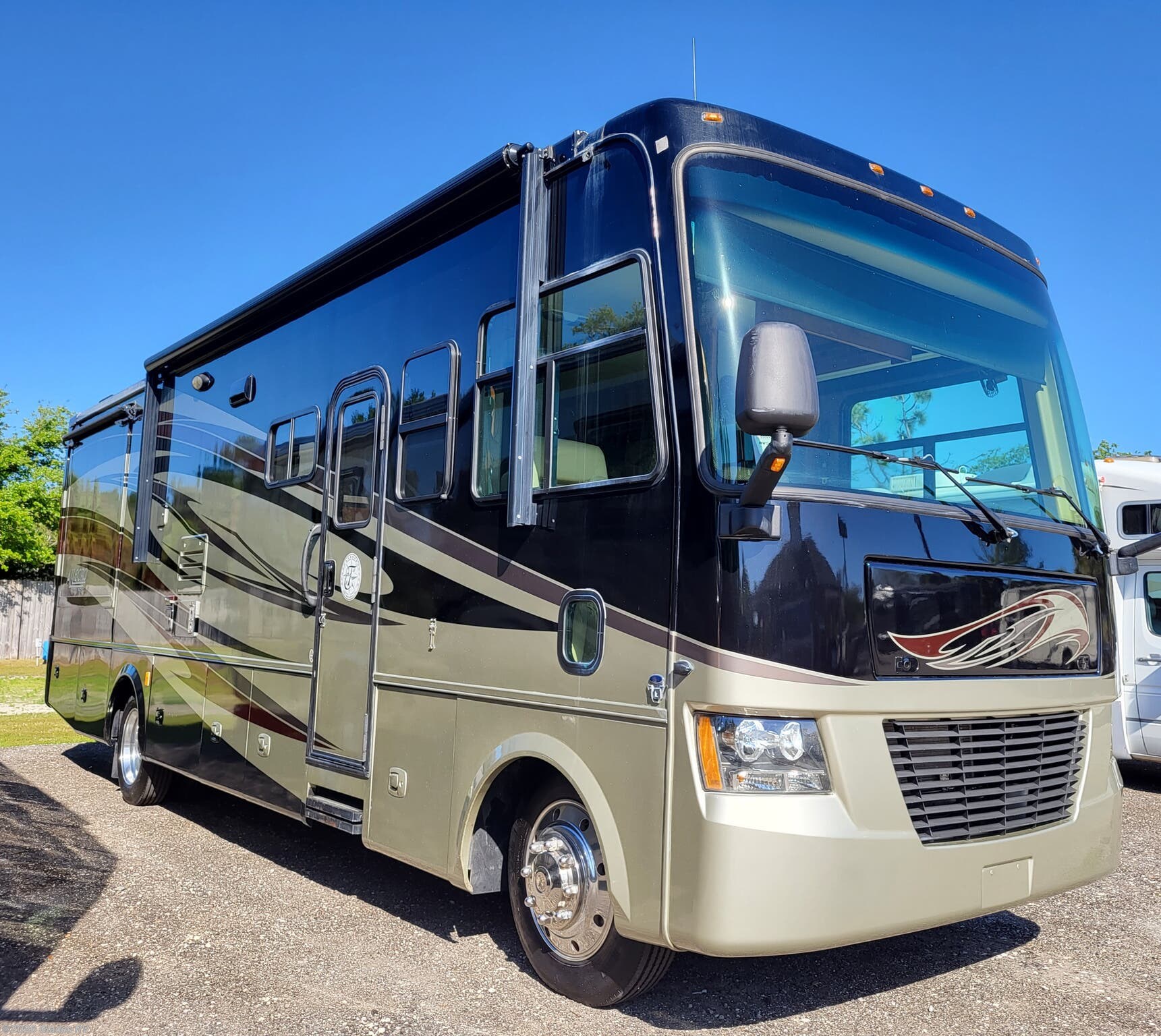 Used 2012  Tiffin Open Road Allegro 32CA by Tiffin from Glades RV in Fort Myers, FL