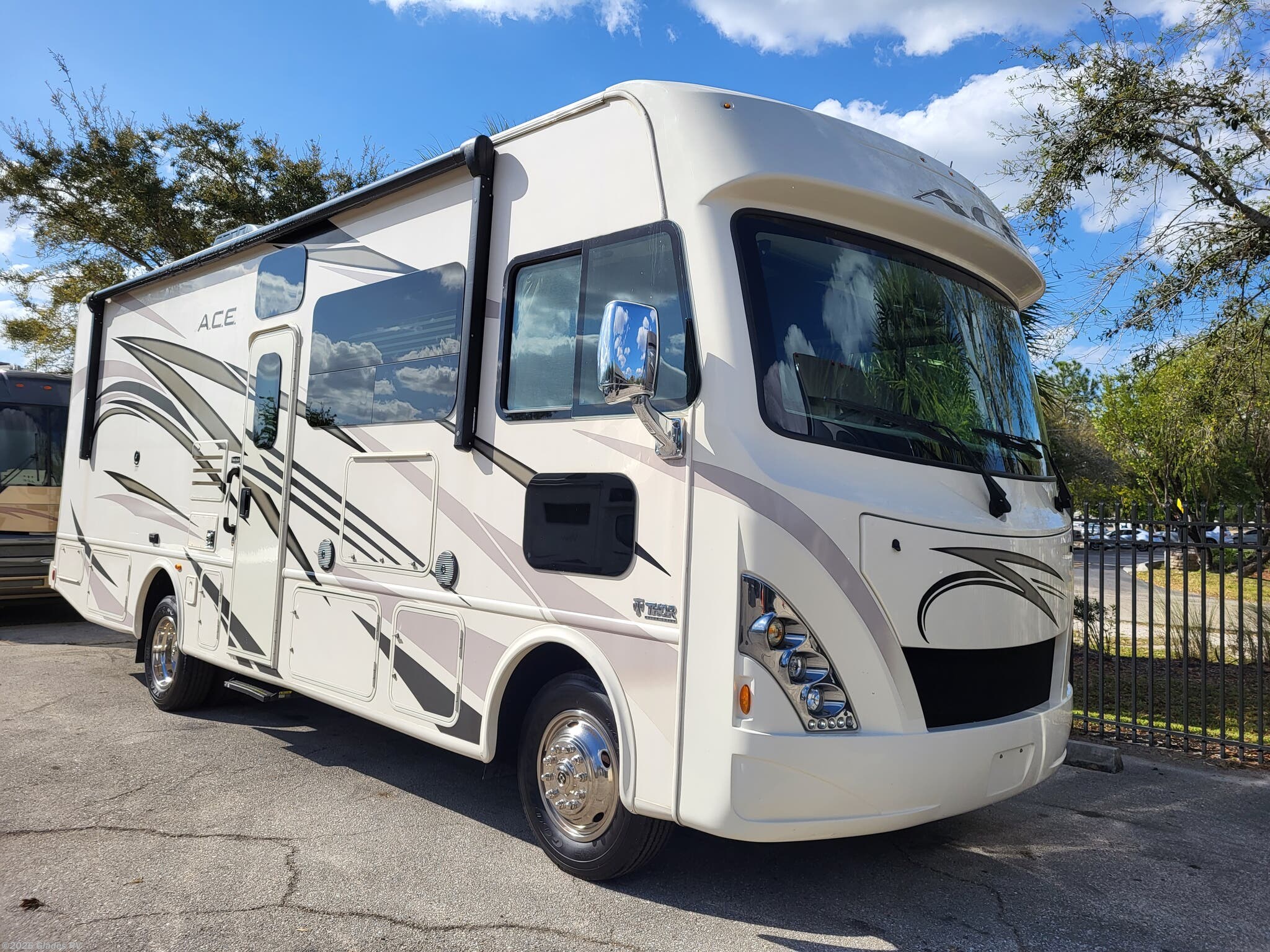 Used 2018 Thor  27.2 available in Fort Myers, Florida