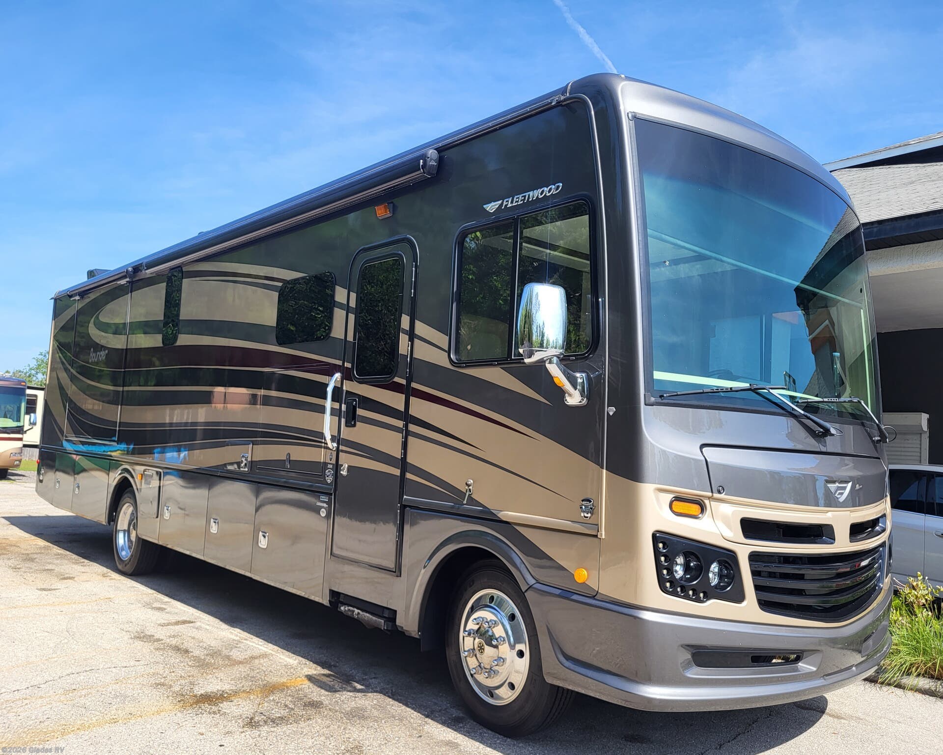 Used 2017  Fleetwood Bounder 35K by Fleetwood from Glades RV in Fort Myers, FL