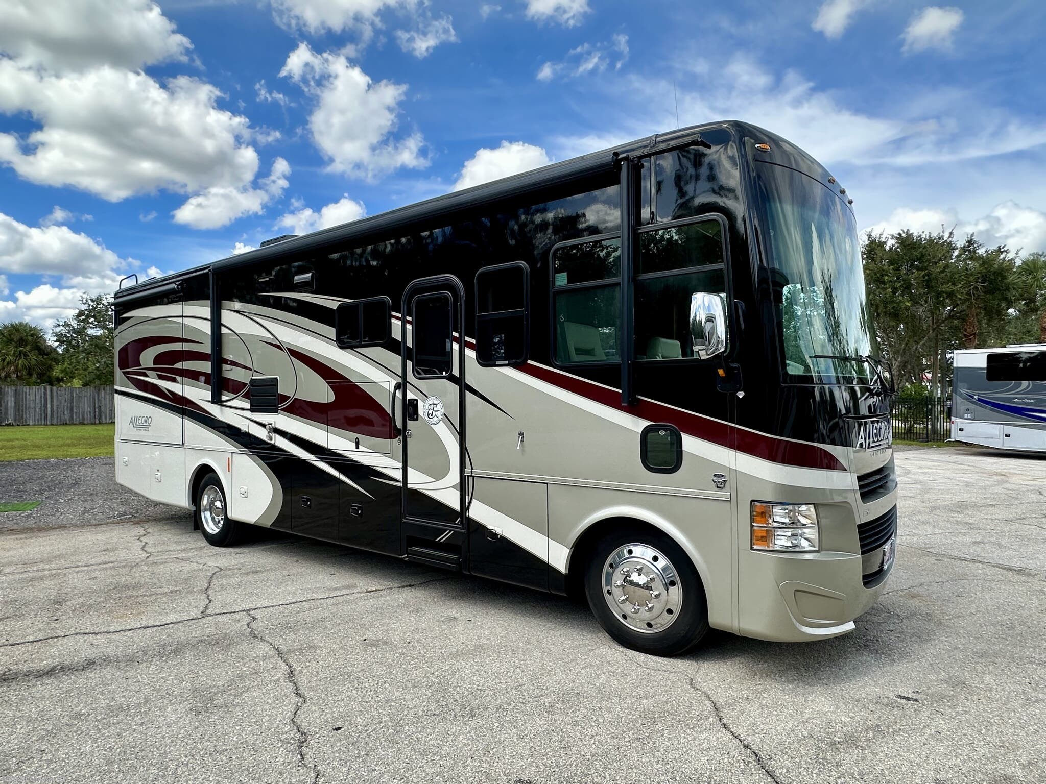 Used 2015  Tiffin Open Road Allegro 32CA by Tiffin from Glades RV in Fort Myers, FL