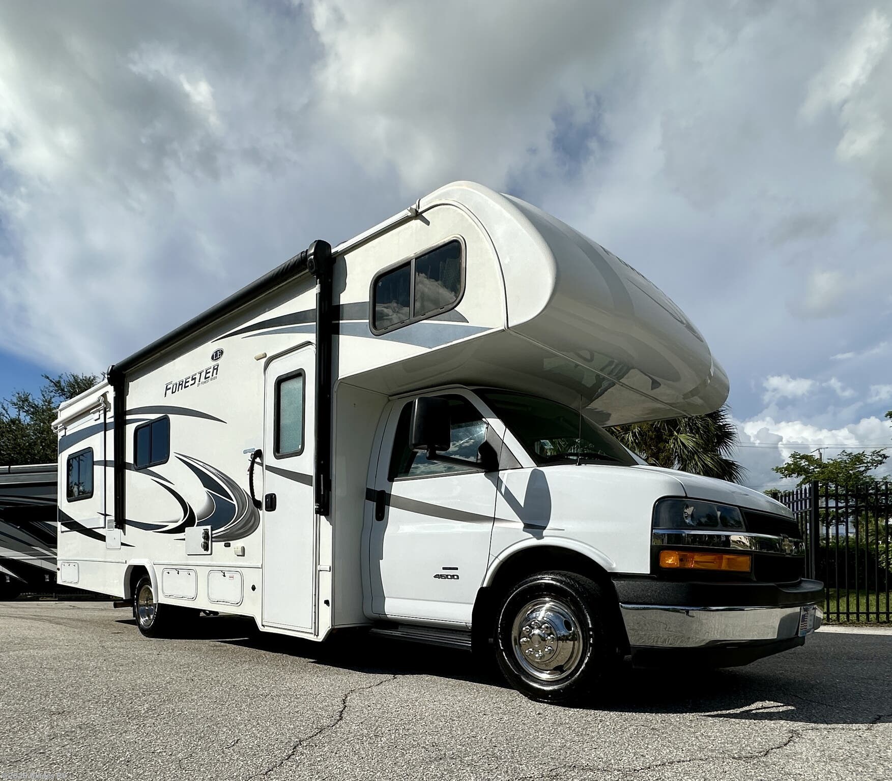 Used 2020  Forest River Forester 2551DS LE by Forest River from Glades RV in Fort Myers, FL