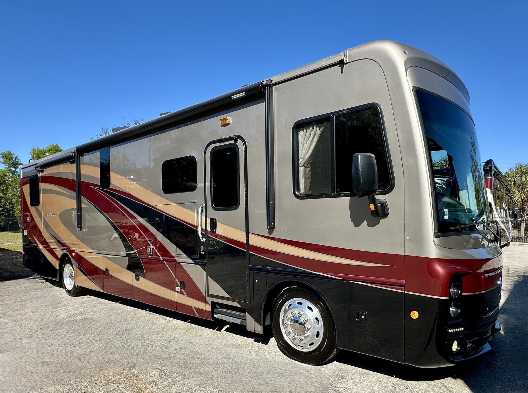 Used 2018  Holiday Rambler Navigator XE 36U by Holiday Rambler from Glades RV in Fort Myers, FL