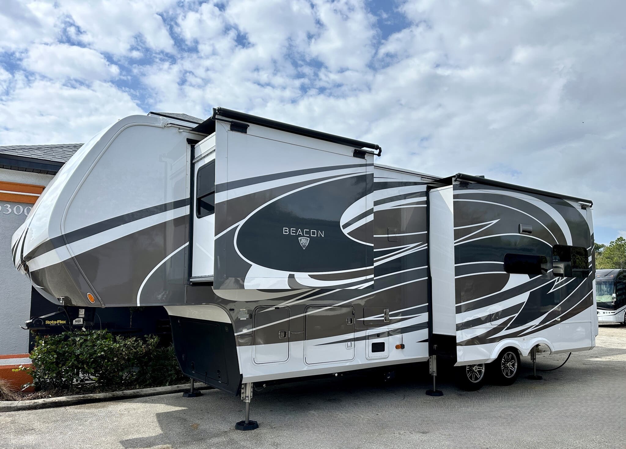 Used 2021 Vanleigh Beacon 34RLB available in Fort Myers, Florida