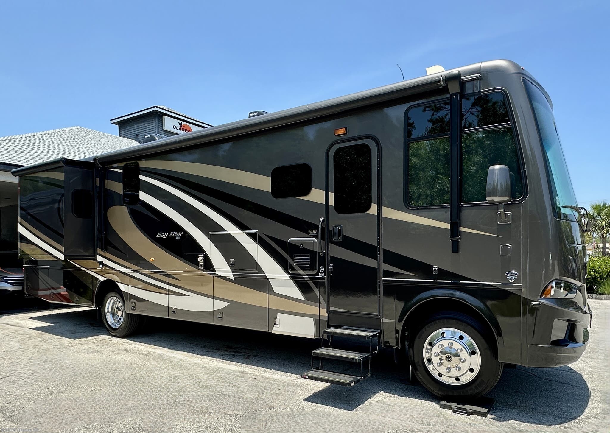Used 2021  Newmar Bay Star 3616 by Newmar from Glades RV in Fort Myers, FL