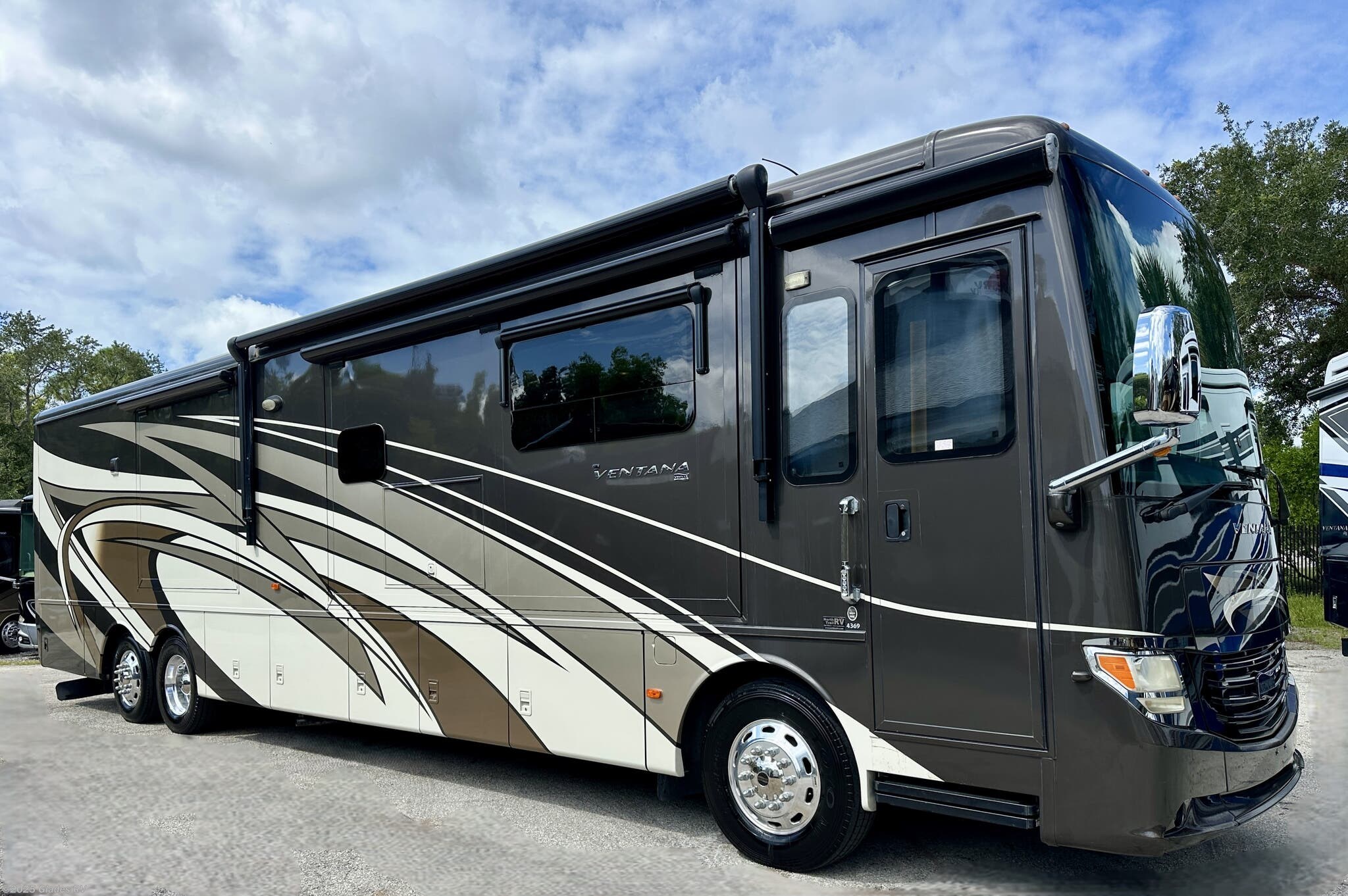 Used 2016 Newmar Ventana 4369 available in Fort Myers, Florida