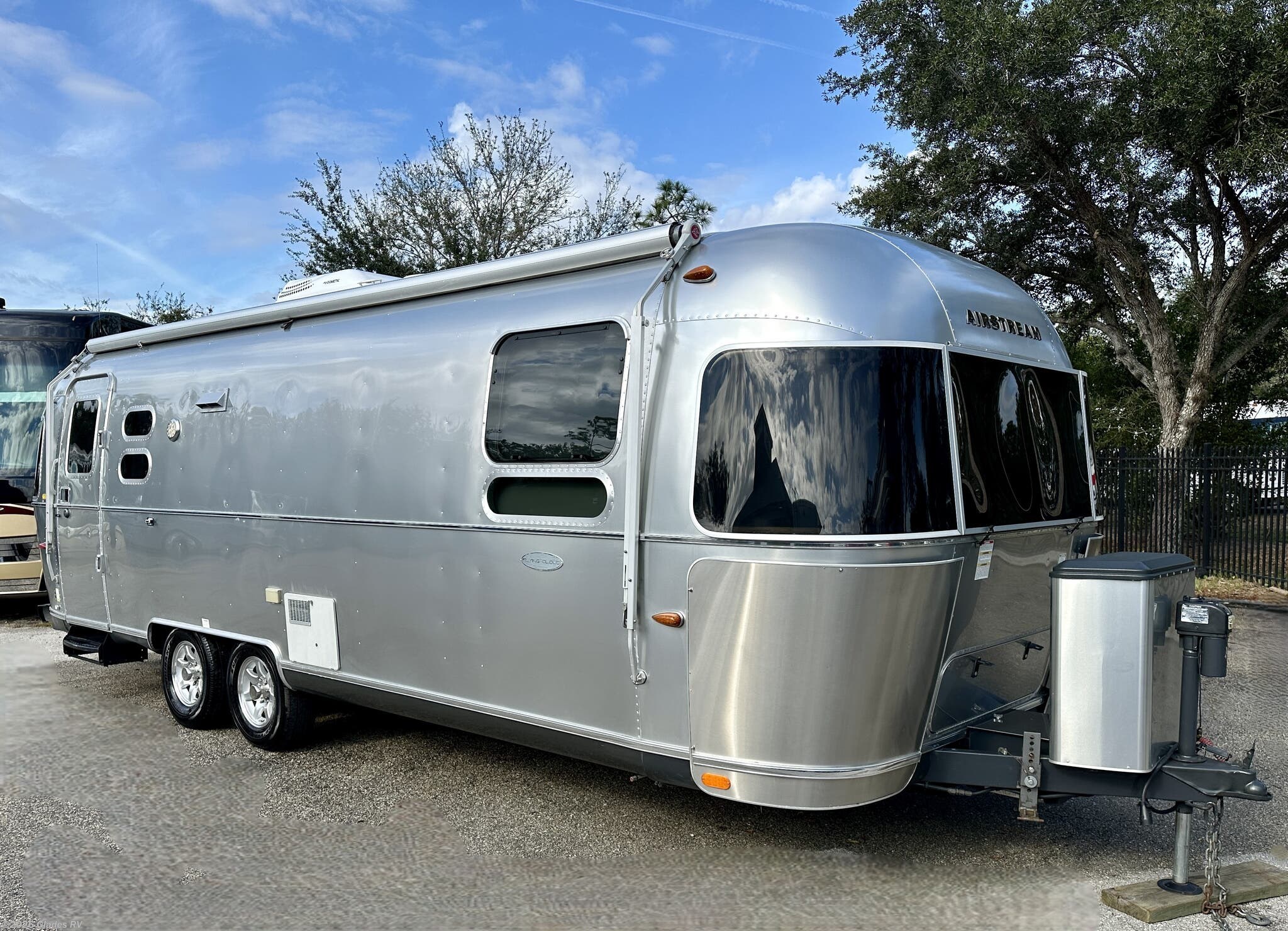 Used 2015  Airstream Flying Cloud 27FB by Airstream from Glades RV in Fort Myers, FL