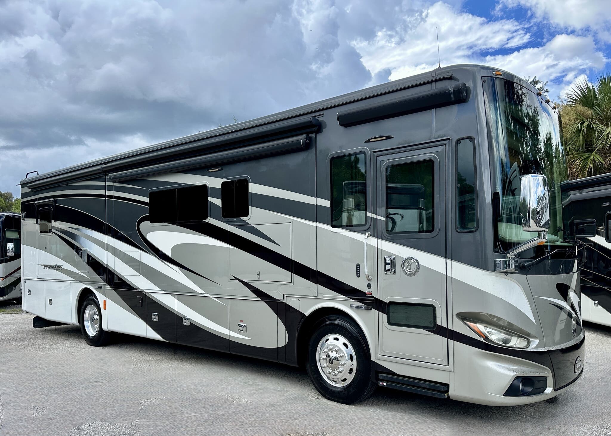 Used 2018  Tiffin Phaeton 36 GH by Tiffin from Glades RV in Fort Myers, FL