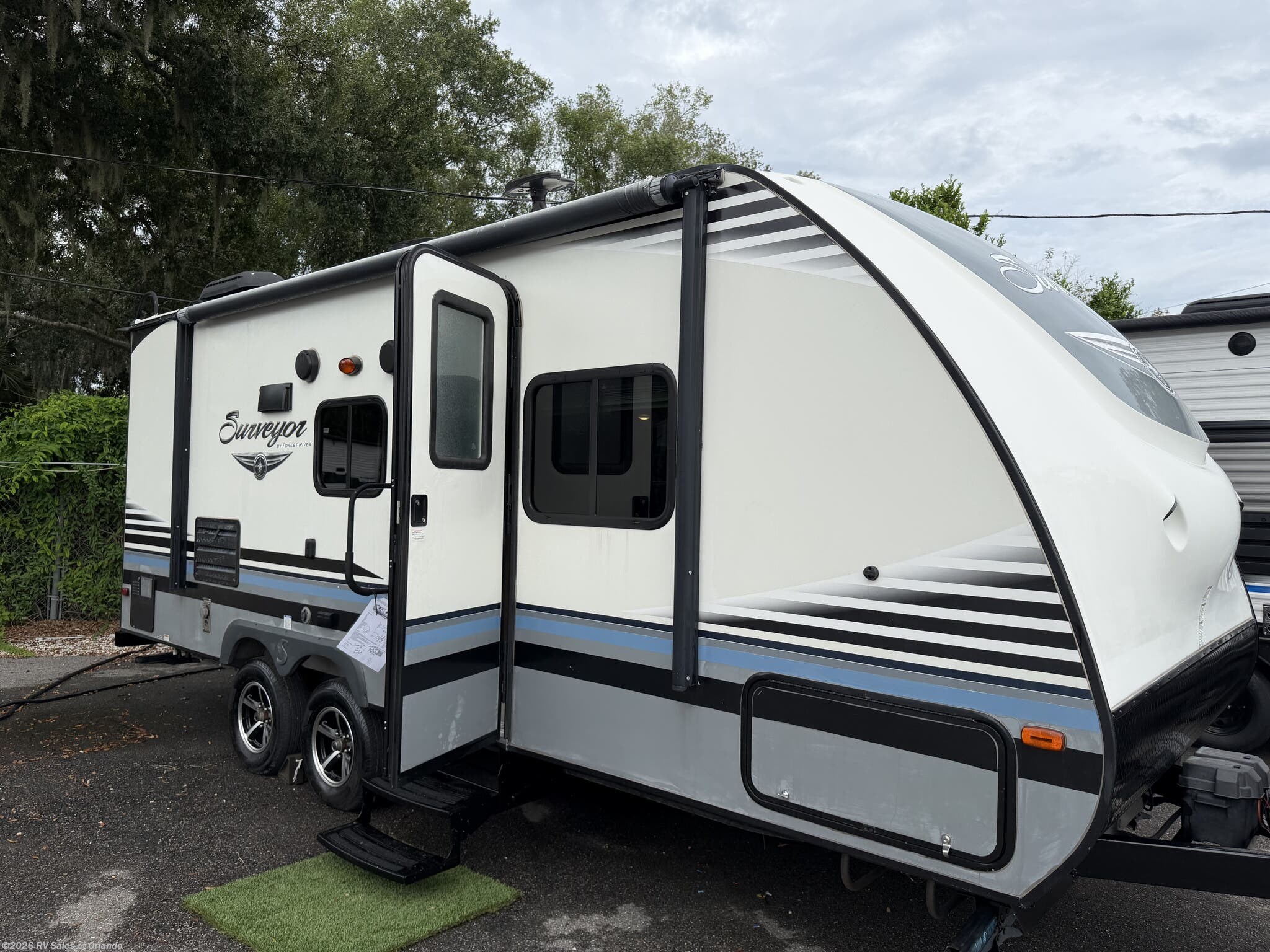 Used 2018  Forest River Surveyor 201RBS by Forest River from RV Sales of Orlando in Longwood, FL