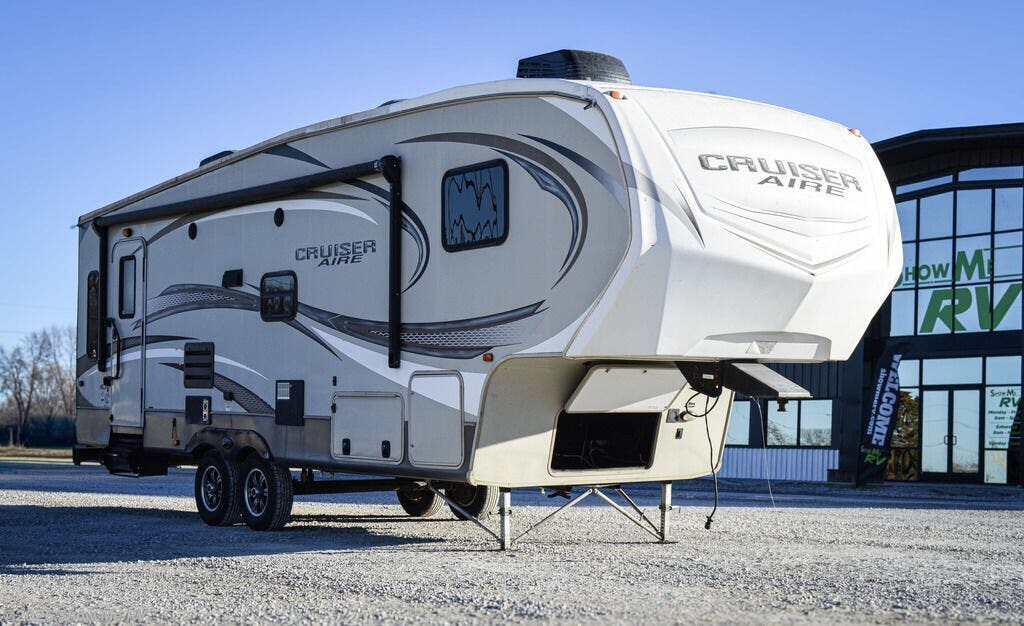 Used 2015  CrossRoads Cruiser Aire CAF27RL by CrossRoads from Show Me RV in Clinton, MO