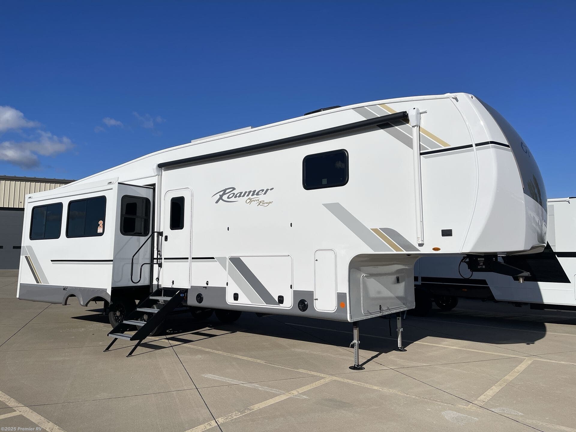 New 2026 Highland Ridge Roamer 32RLTS available in Blue Grass, Iowa