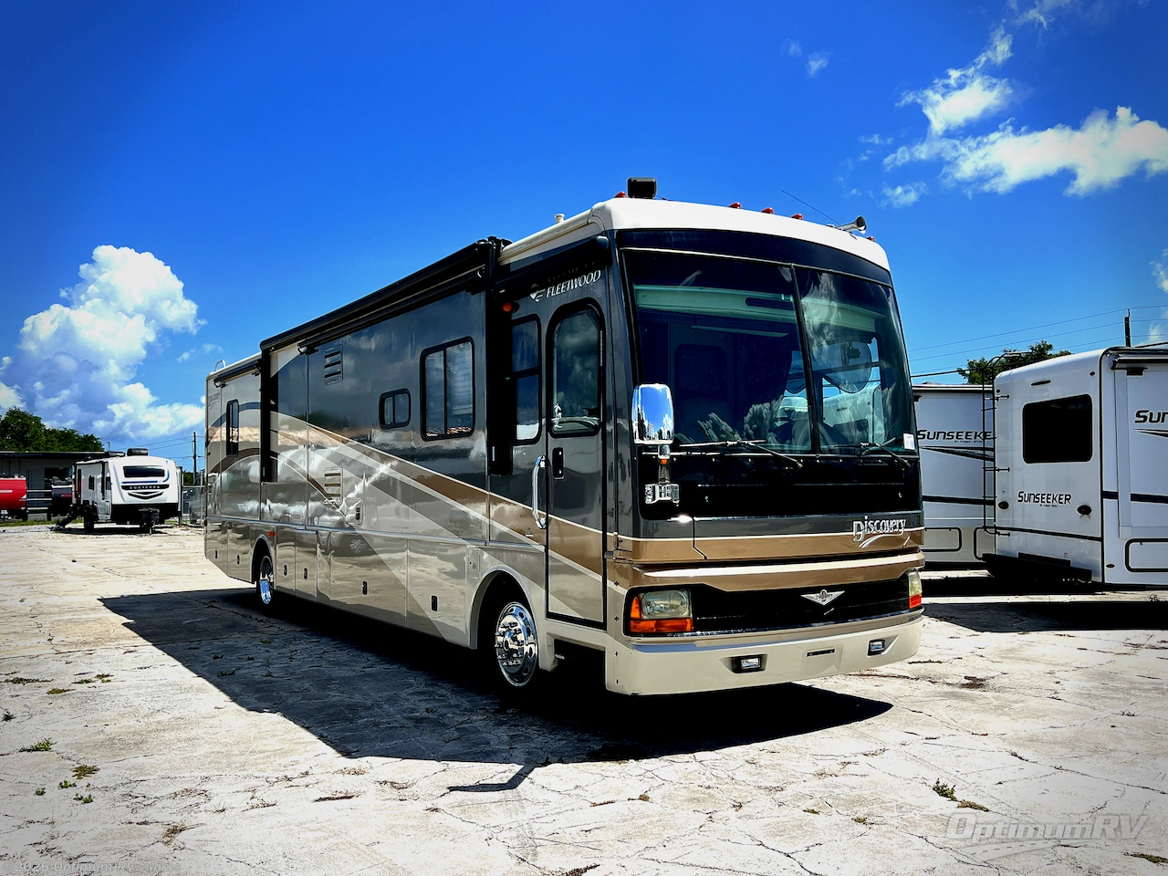 Used 2006 Fleetwood Discovery 39L available in Mims, Florida