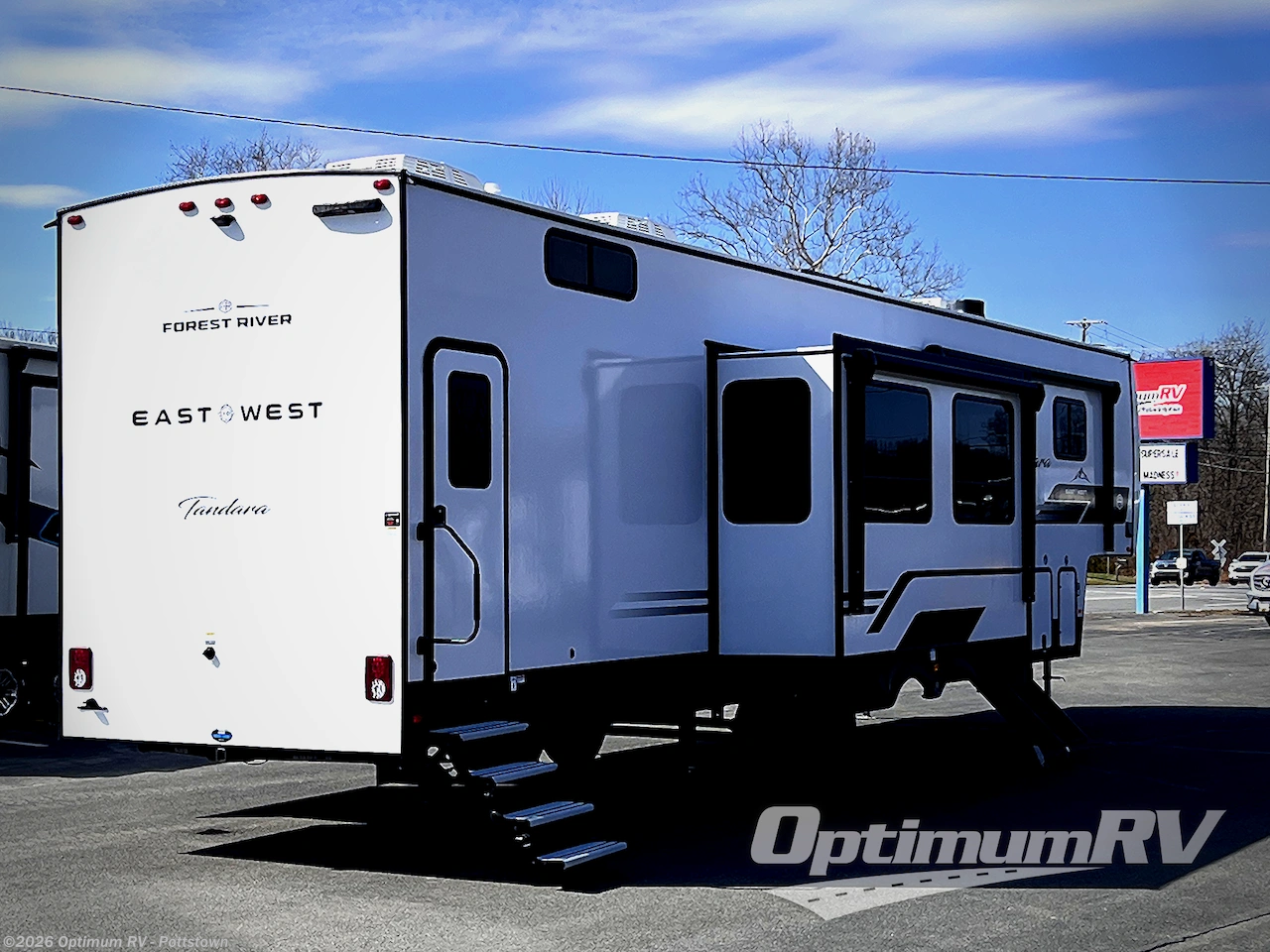 New 2026 East to West Tandara 389DS available in Pottstown, Pennsylvania