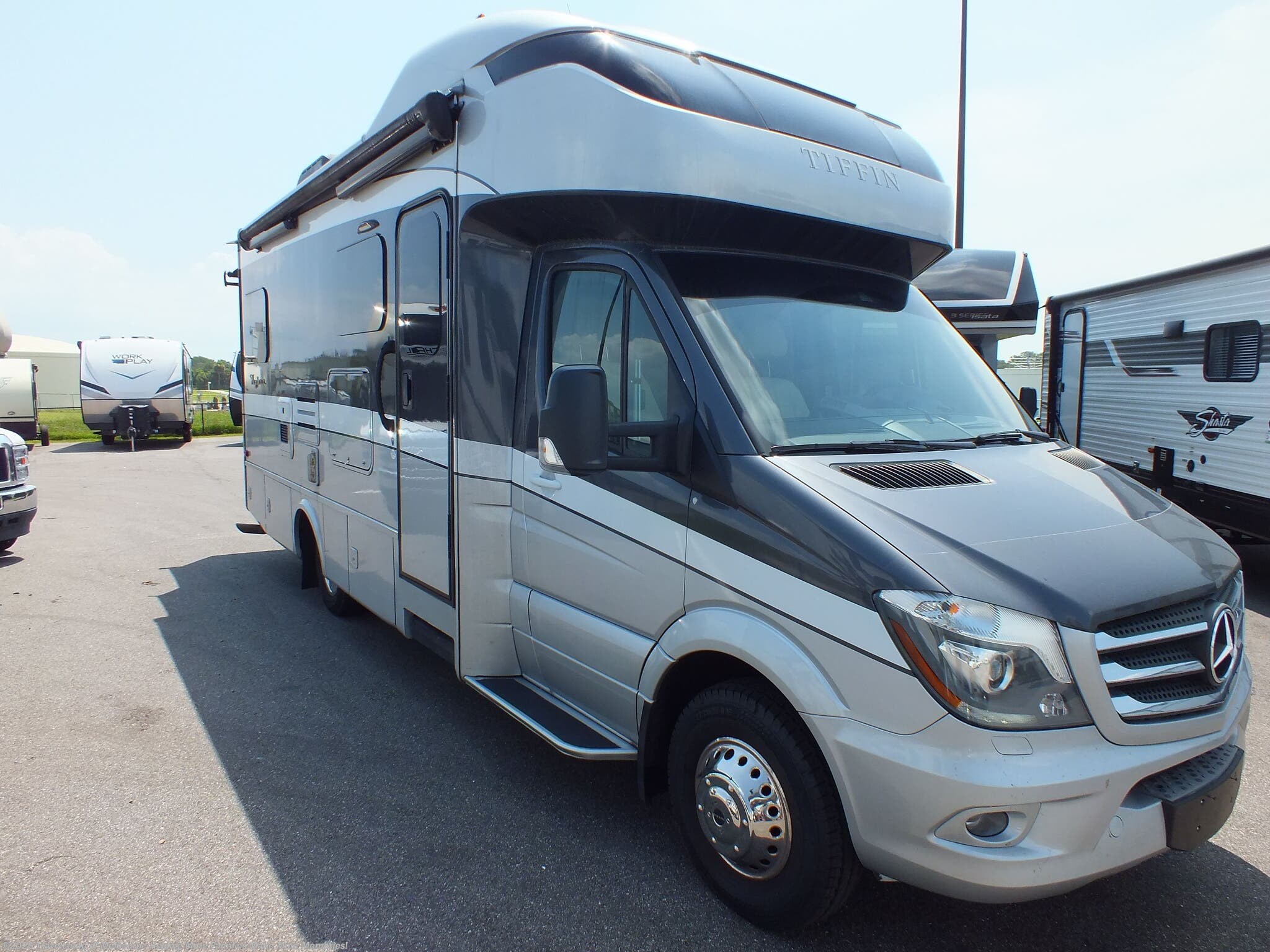 Used 2019  Tiffin Wayfarer 25QW by Tiffin from Travelcamp of Melbourne in Melbourne, FL