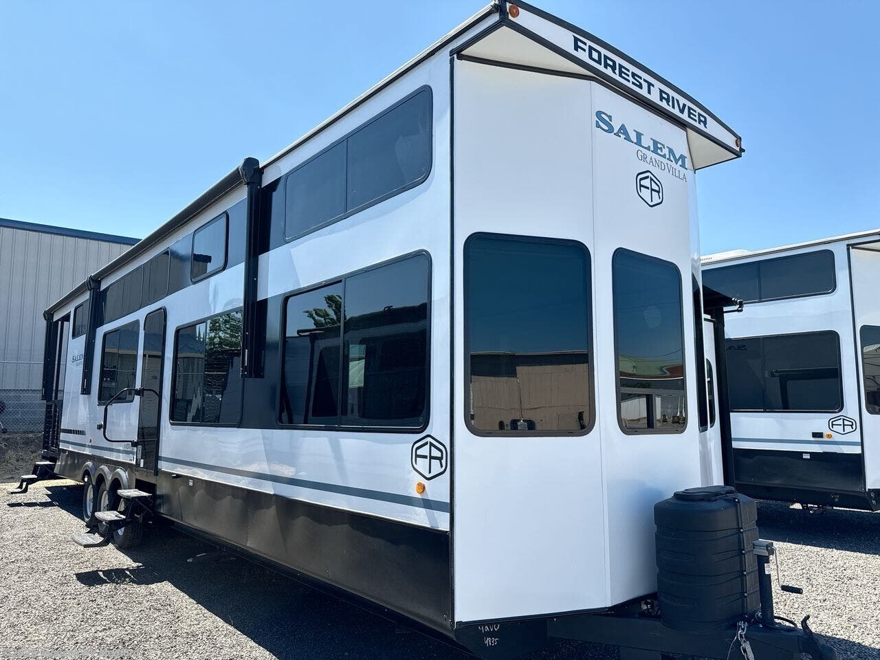 New 2025 Forest River Salem Villa 42VERANDA available in Medford, Oregon