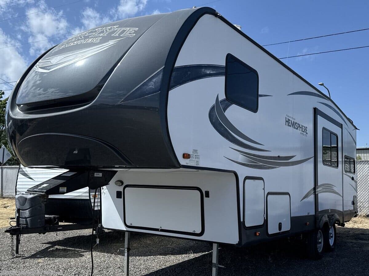 Used 2018 Forest River Salem Hemisphere HyperLyte 25RKSHL available in Medford, Oregon