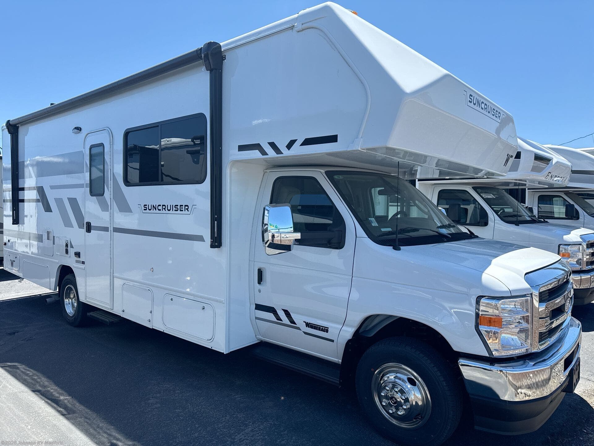 New 2027 Winnebago Suncruiser 26FE available in Medford, Oregon