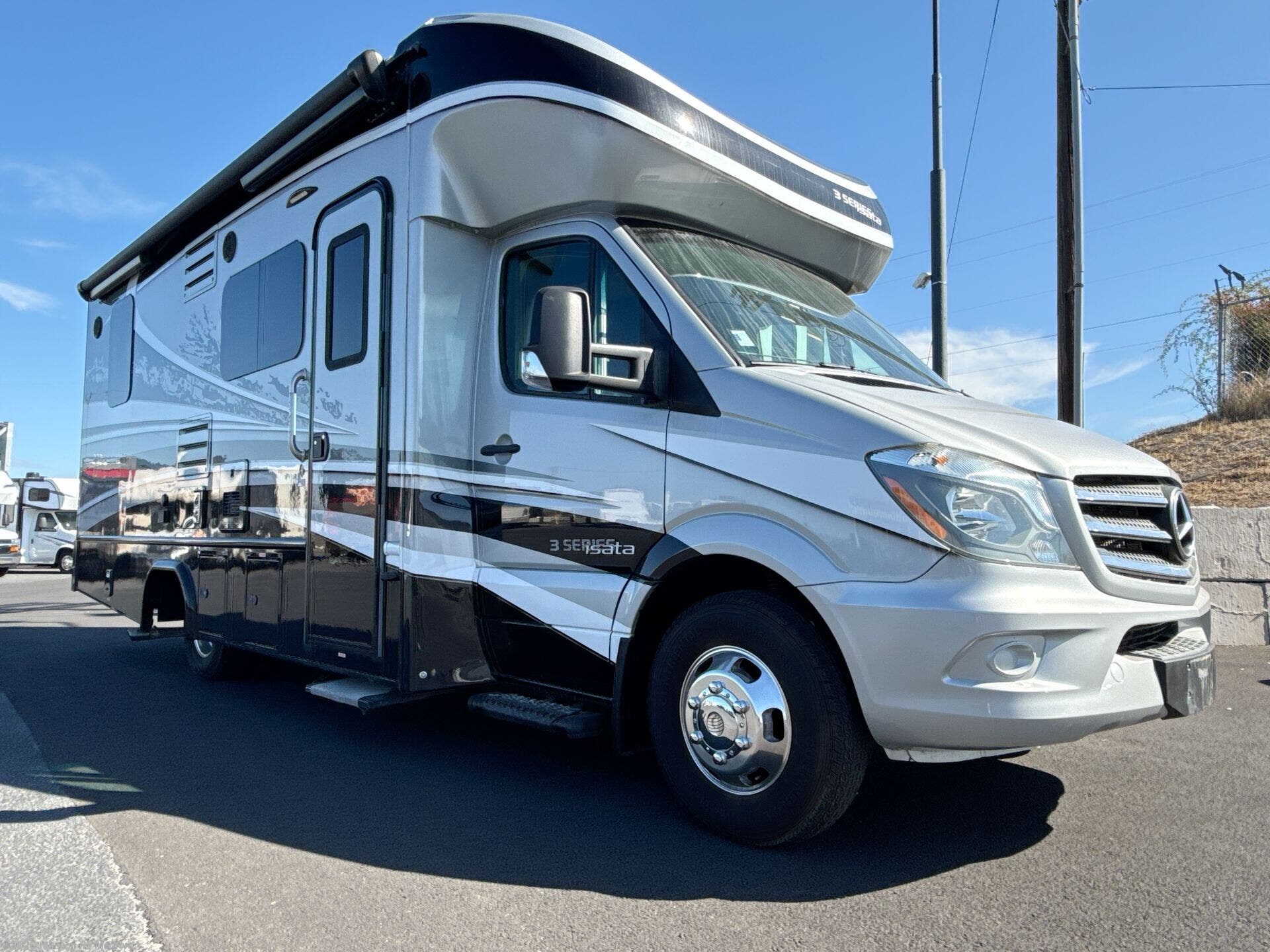 Used 2018 Dynamax Corp  ISATA 24CB available in Medford, Oregon