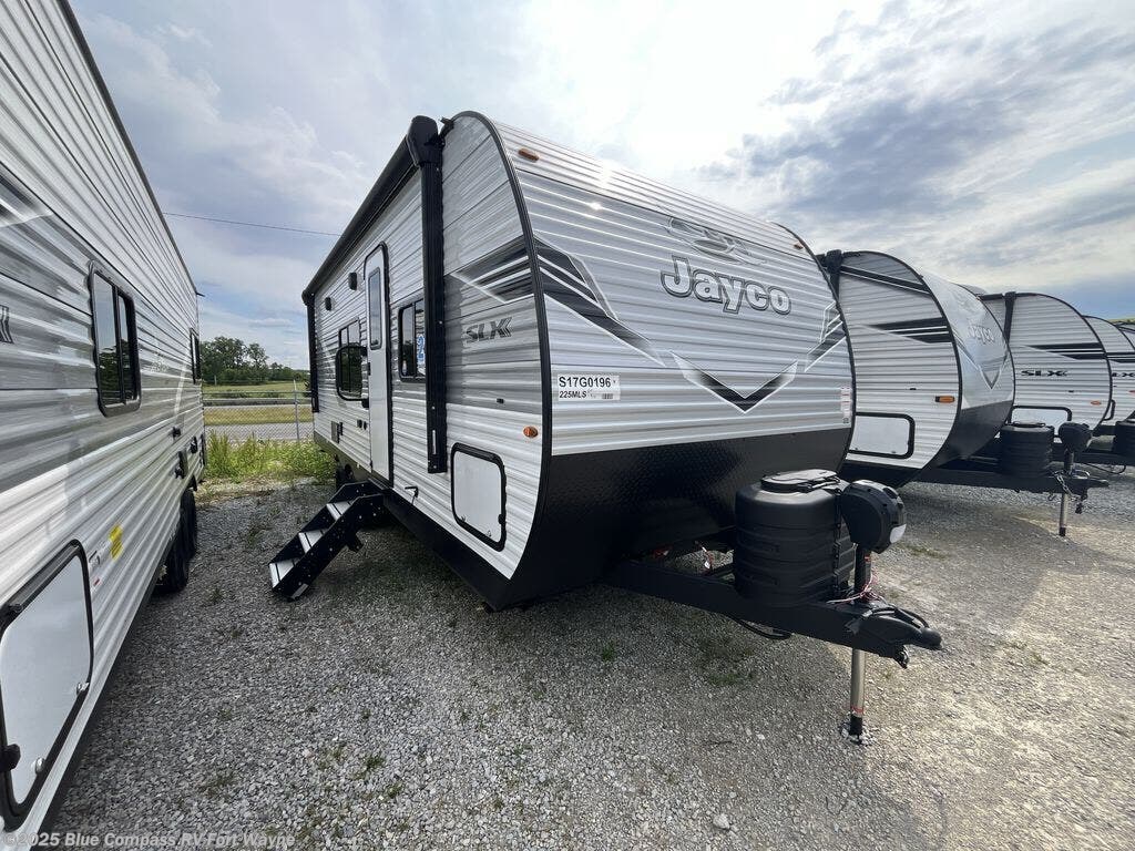 New 2025 Jayco Jay Flight SLX 225MLS available in Columbia City, Indiana