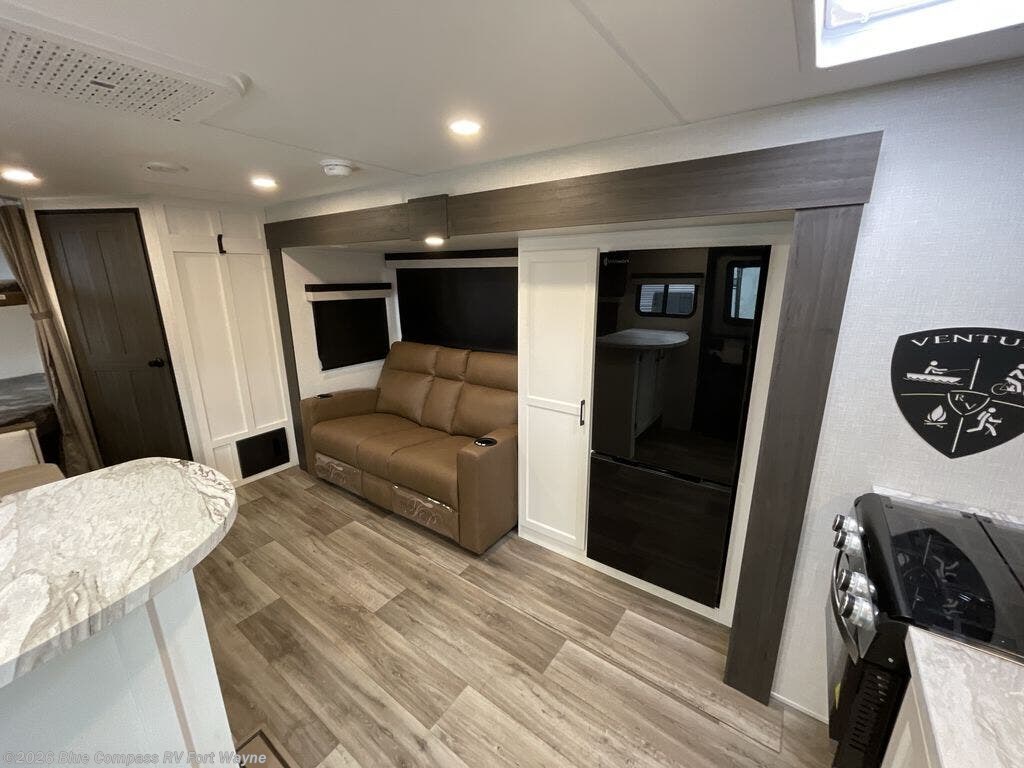 New 2026 Venture RV Stratus SR302VBH available in Columbia City, Indiana