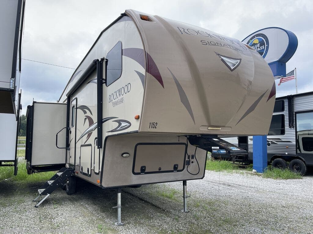 Used 2017 Forest River Rockwood Signature Ultra Lite 8289WS available in Columbia City, Indiana