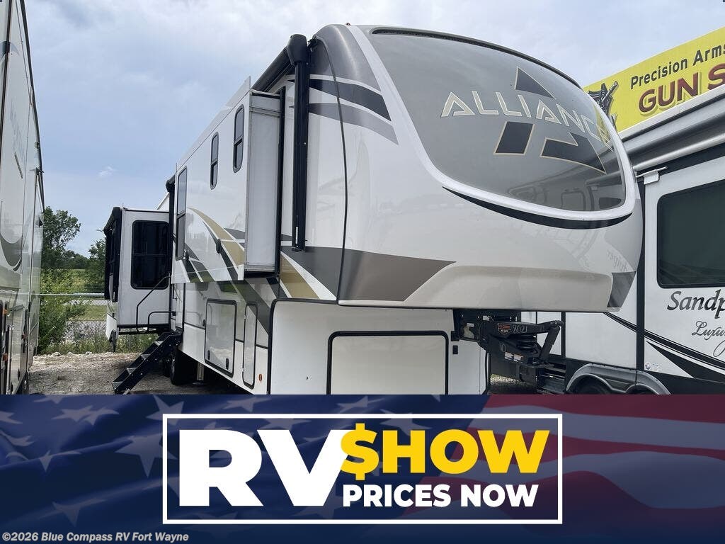 Used 2021  Alliance RV Paradigm 370FB by Alliance RV from Blue Compass RV Fort Wayne in Columbia City, IN