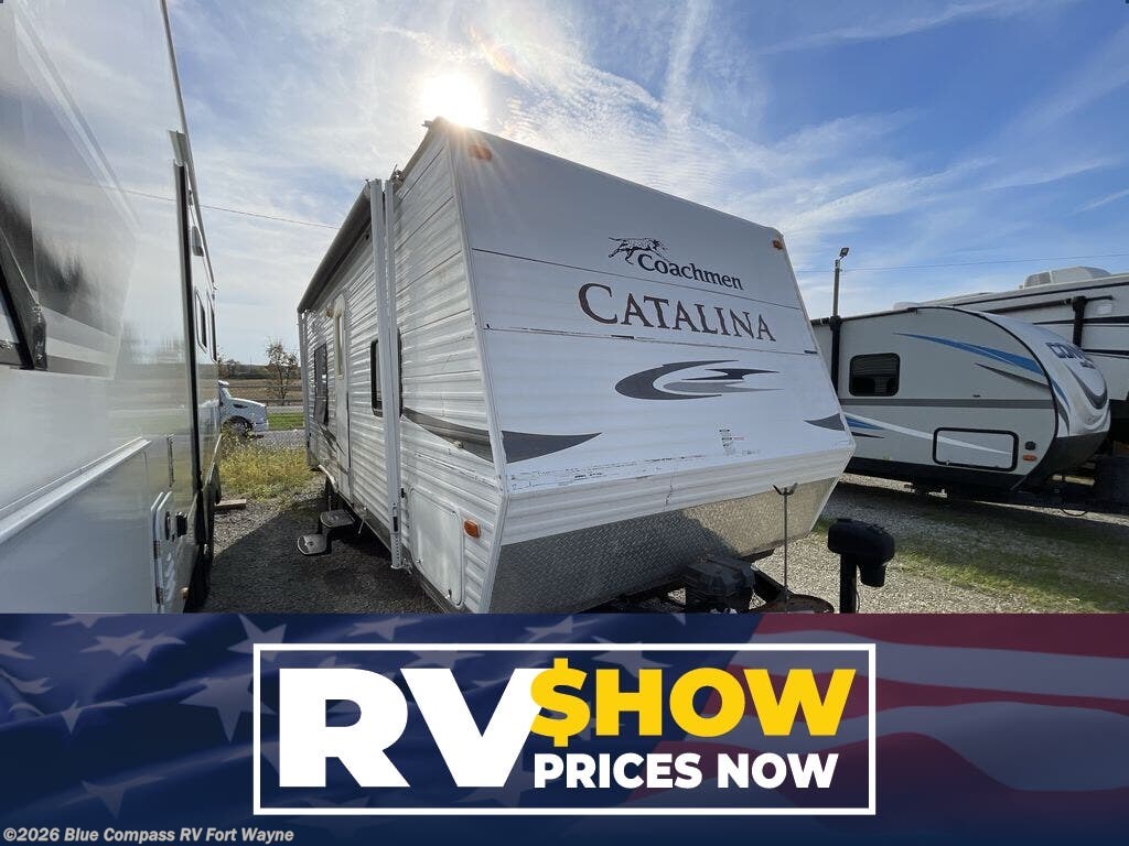 Used 2011  Coachmen Catalina 22FB by Coachmen from Blue Compass RV Fort Wayne in Columbia City, IN