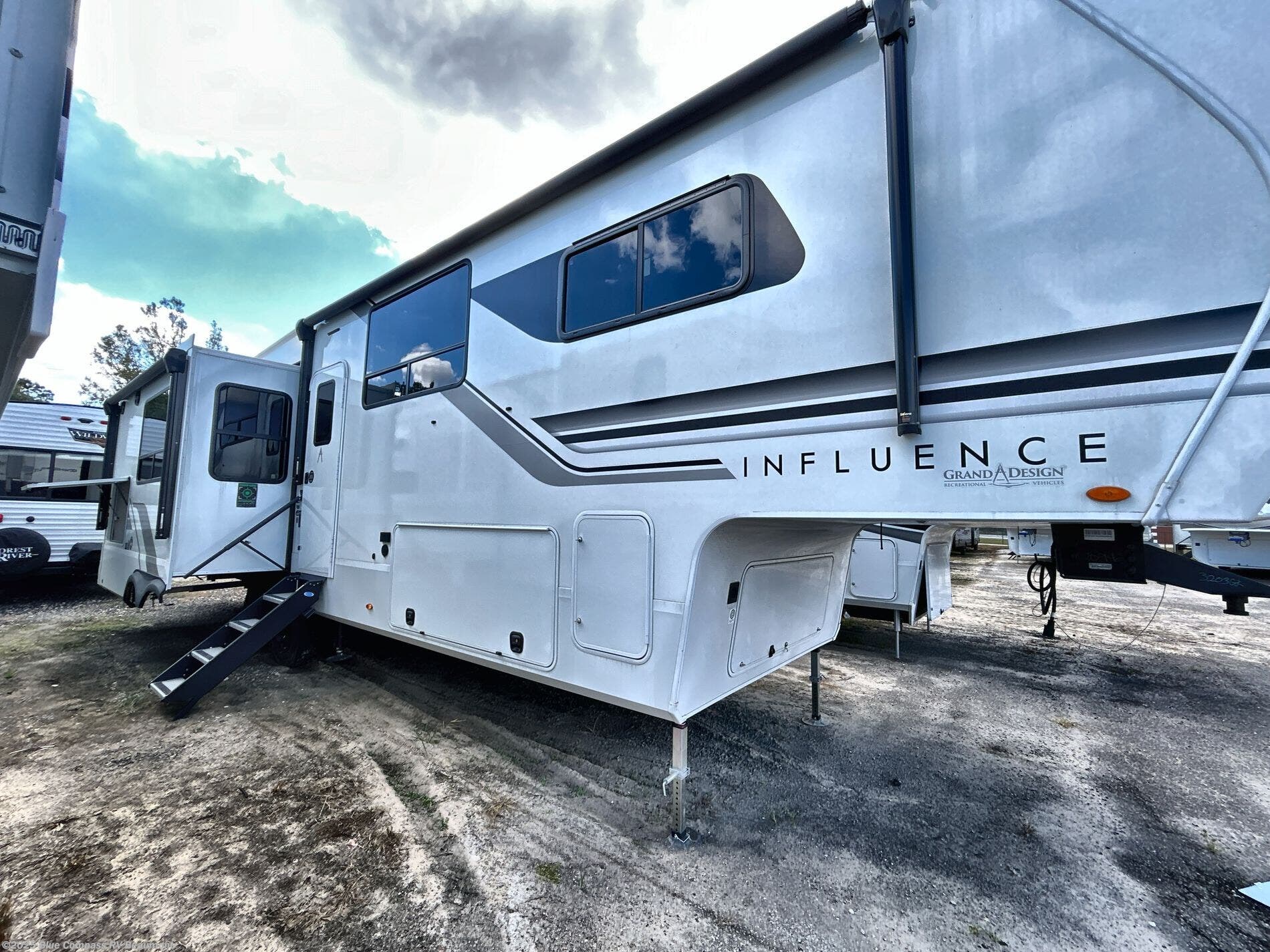 New 2025 Grand Design Influence 3203GK available in Vidor, Texas