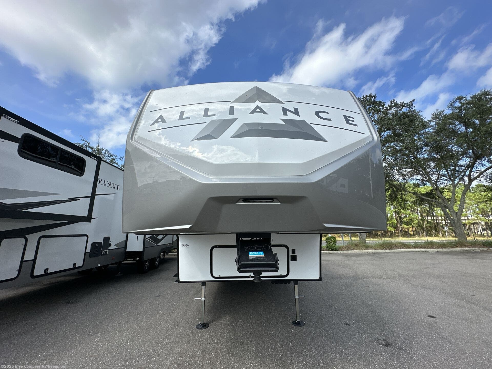 New 2026 Alliance RV Avenue 32RLS available in Vidor, Texas