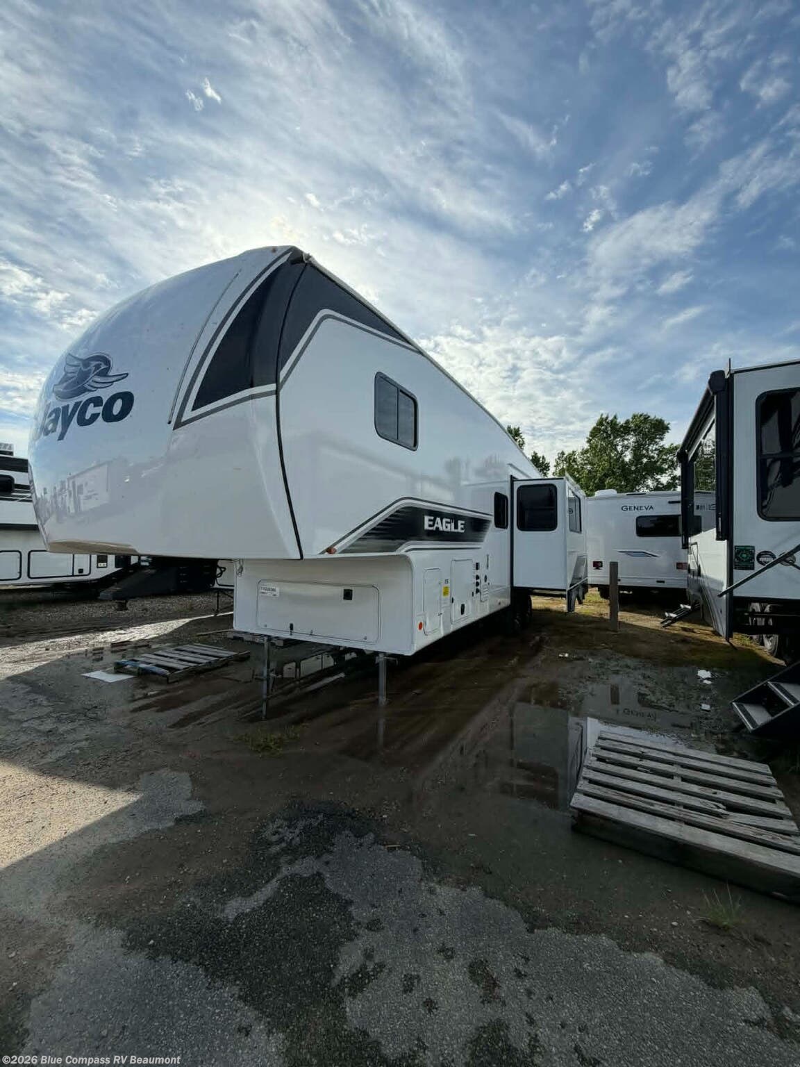 New 2026 Jayco Eagle SLE 28BHU available in Vidor, Texas