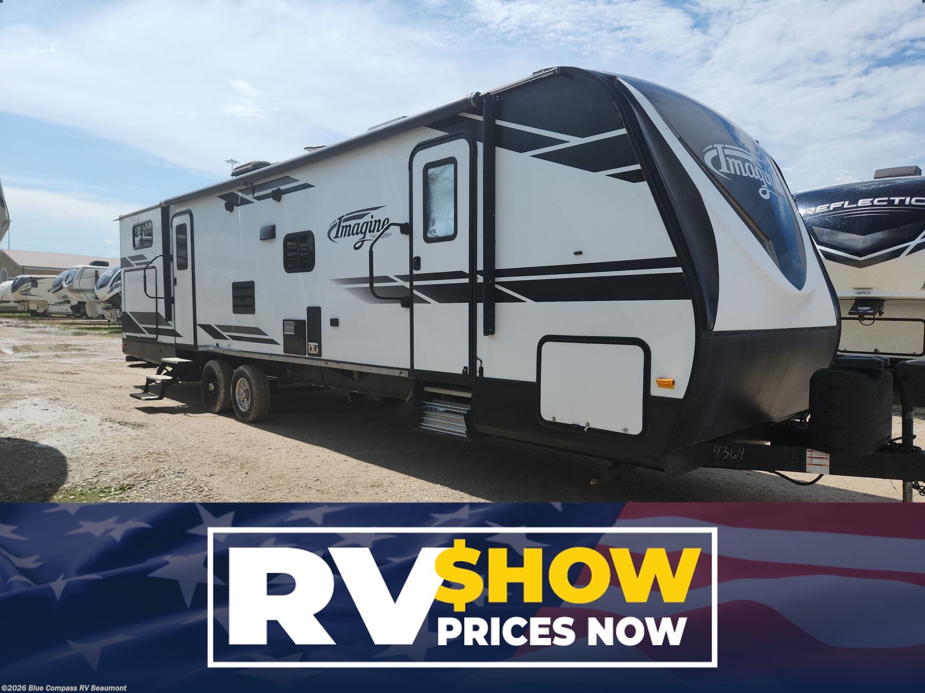 Used 2019  Grand Design Imagine 3170BH by Grand Design from Blue Compass RV Beaumont in Vidor, TX