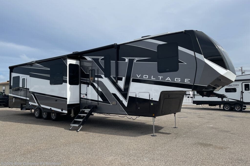 New 2025 Dutchmen Voltage 4225 available in Rockport, Texas