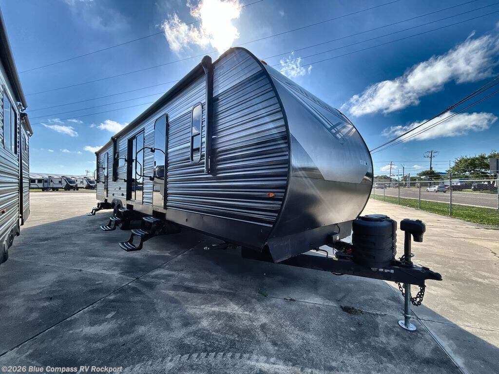 New 2026 CrossRoads Zinger 390DB available in Rockport, Texas