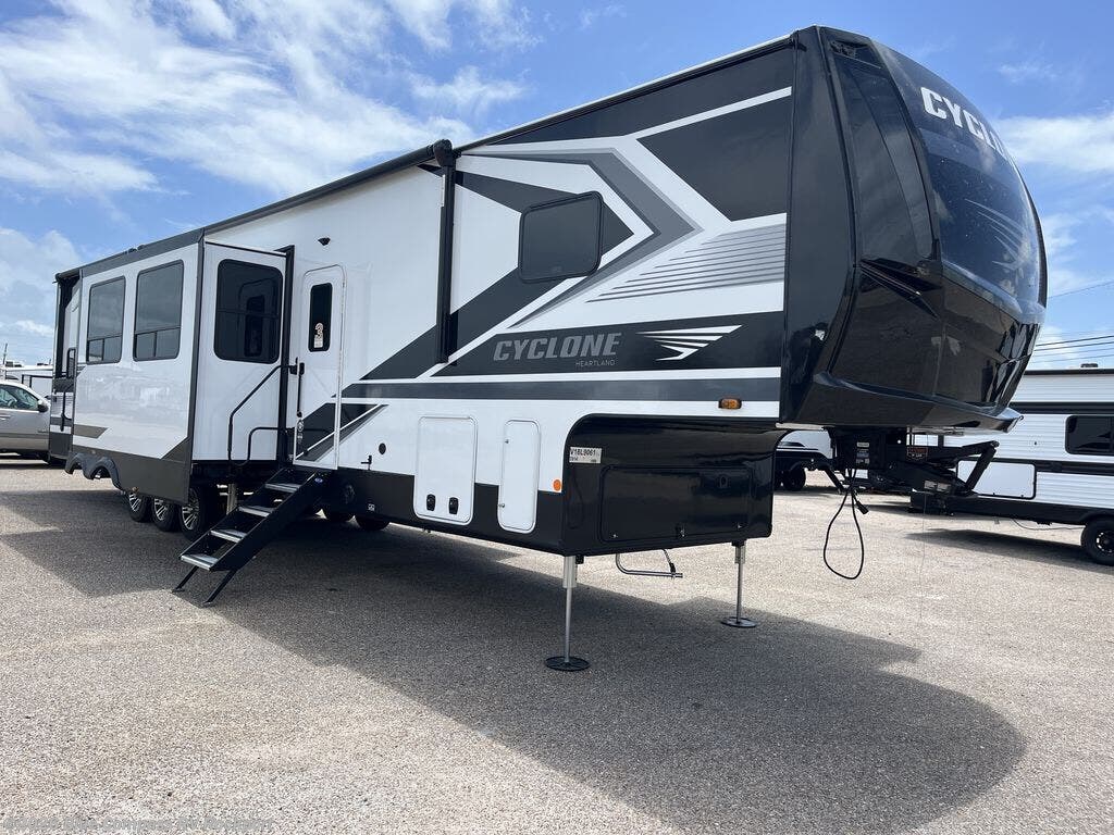 New 2027 Heartland Cyclone 3914 available in Rockport, Texas