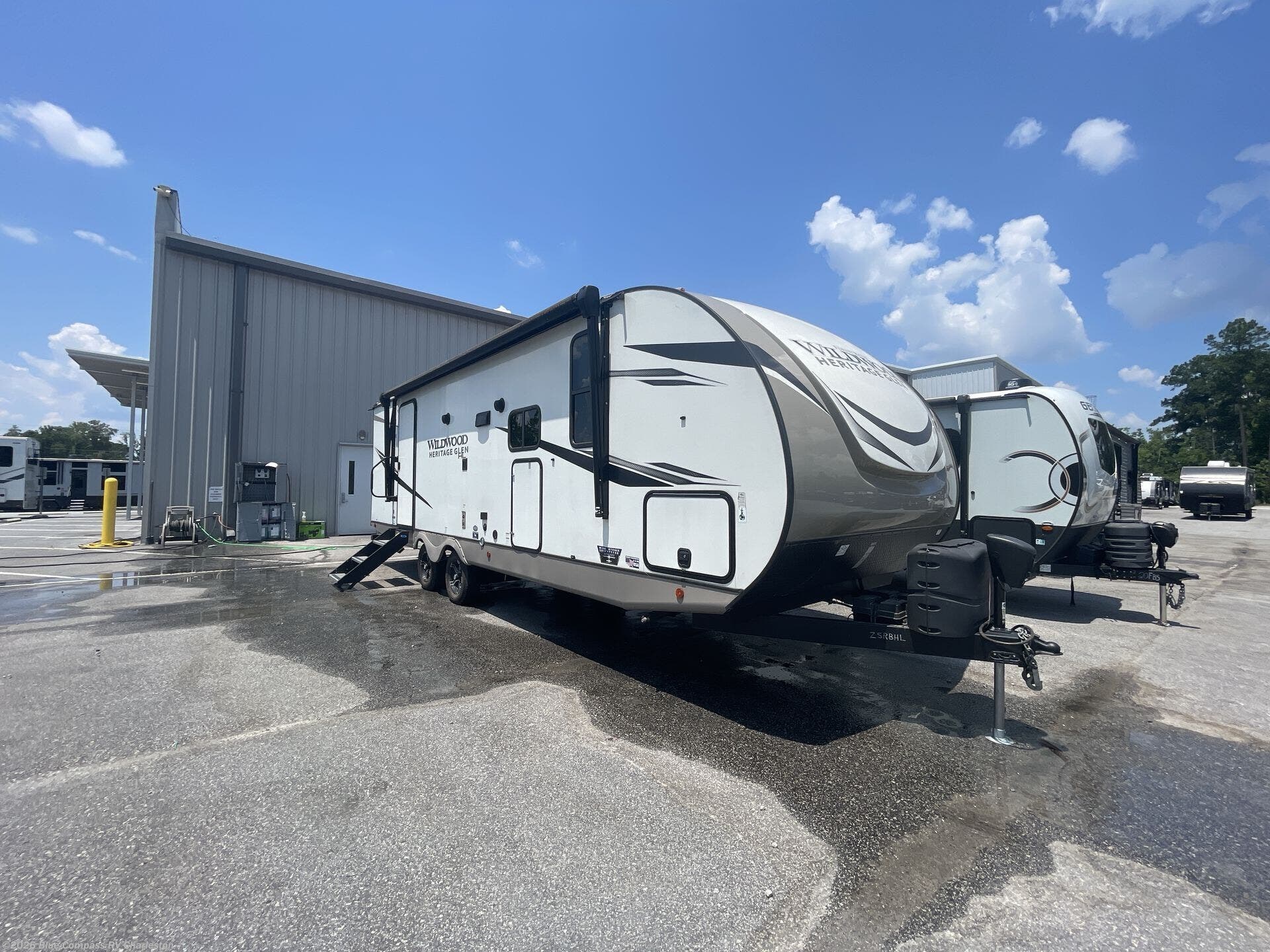 Used 2022 Forest River Wildwood Heritage Glen Hyper-Lyte 25RBHL available in Ladson, South Carolina