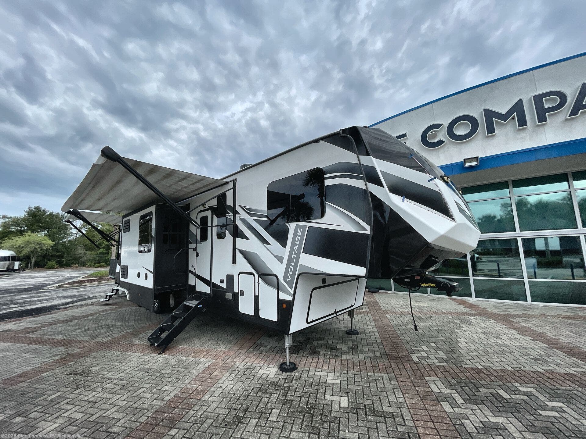 Used 2021 Dutchmen Voltage VT4195 available in Jacksonville, Florida