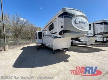 New 2022 Palomino Columbus C-Series 299RLC available in Corsicana, Texas