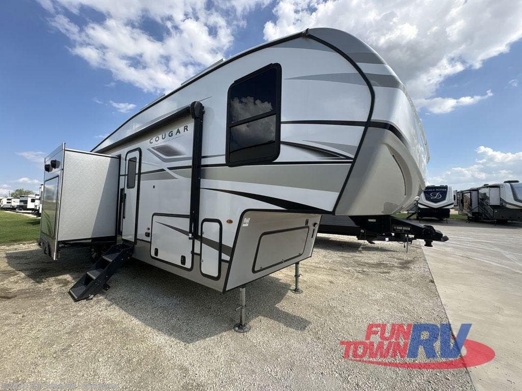 Used 2023 Keystone Cougar Half-Ton 29RKS available in Corsicana, Texas