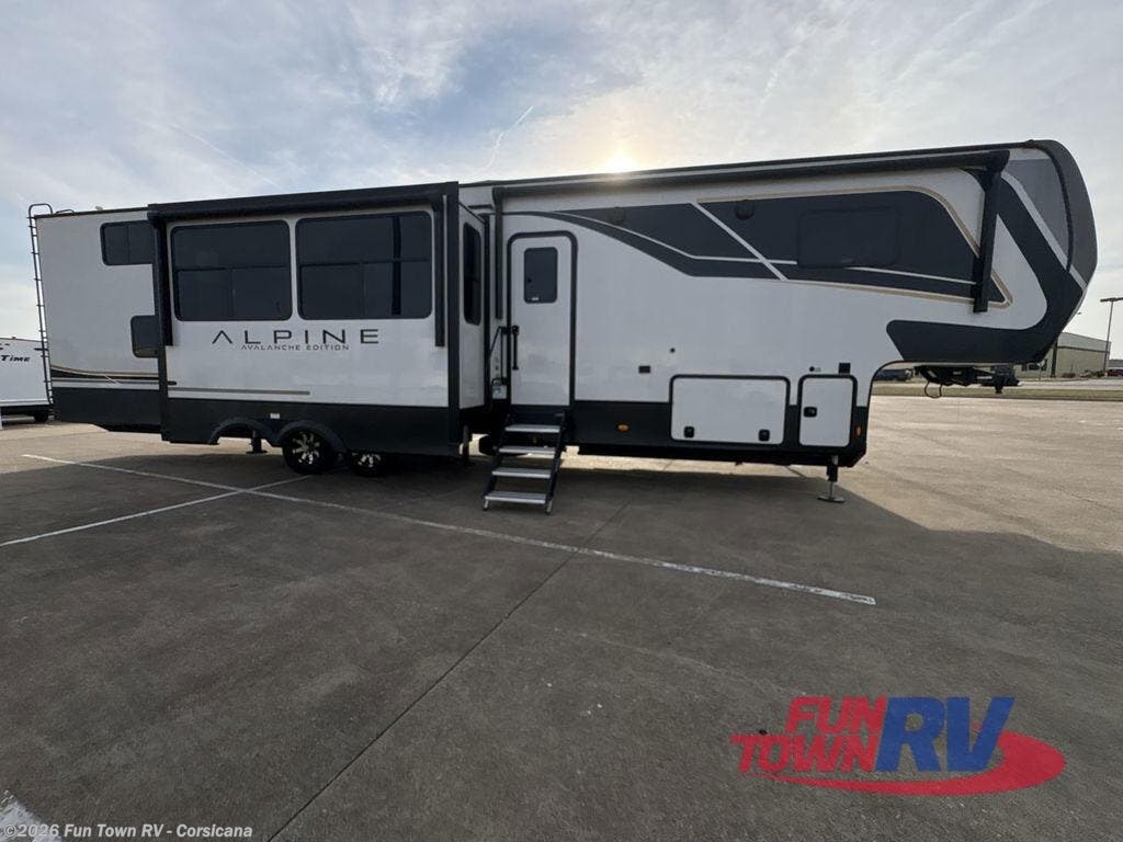 Used 2024 Keystone Avalanche 390DS available in Corsicana, Texas