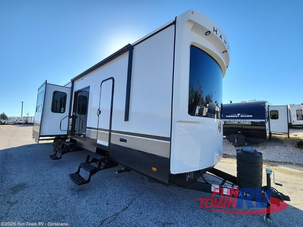 New 2025 CrossRoads Hampton 380RKS available in Corsicana, Texas