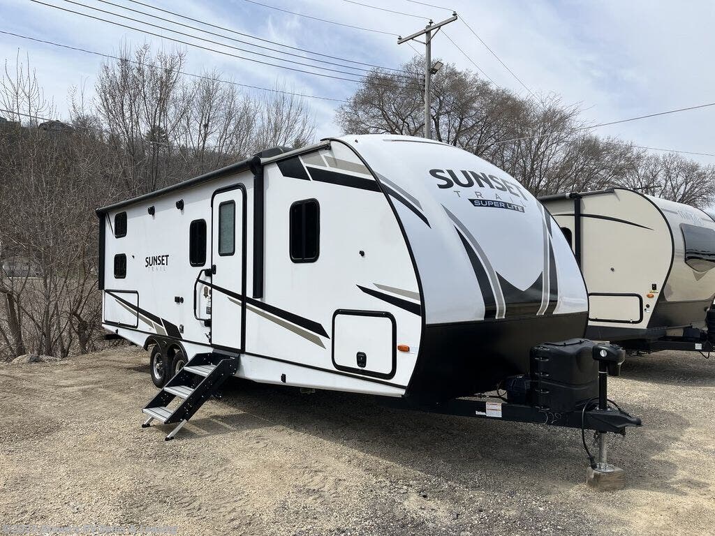 Used 2022 CrossRoads Sunset Trail Super Lite SS242BH available in Guttenberg, Iowa