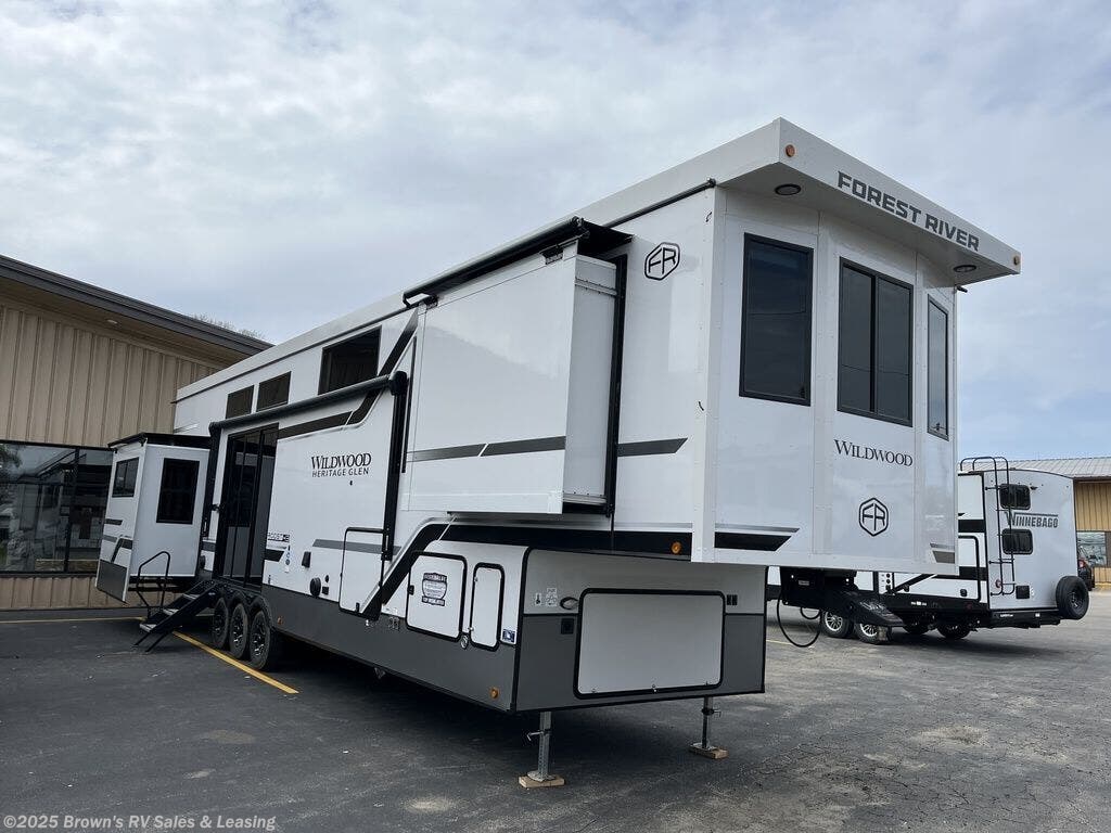 New 2025 Forest River Wildwood Heritage Glen ROOST43 available in Guttenberg, Iowa