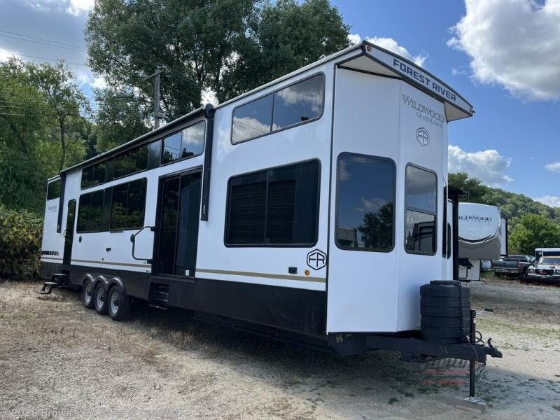 New 2025 Forest River Wildwood Grand Lodge 44VIEW available in Guttenberg, Iowa