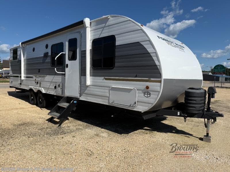 Used 2025 Forest River Wildwood X-Lite 273QBXL available in Guttenberg, Iowa