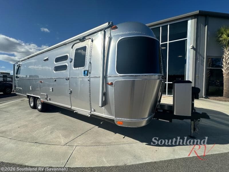 New 2026 Airstream Globetrotter 30RB Twin available in Savannah, Georgia